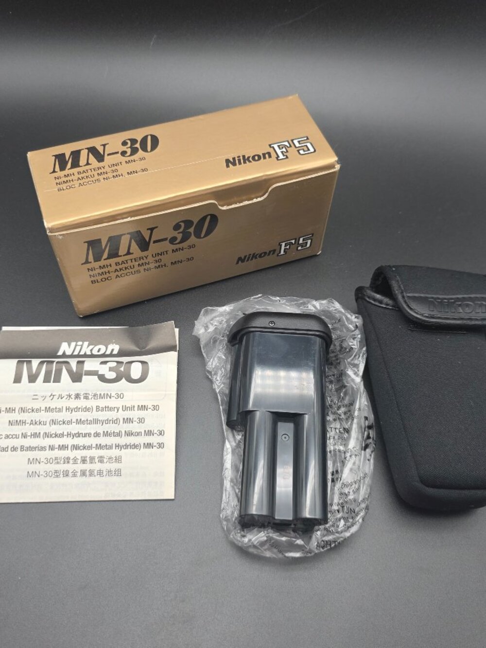 Vintage Nikon MN-30 MN Ni-MH battery pack 12V & case 1150mAh for F5 camera